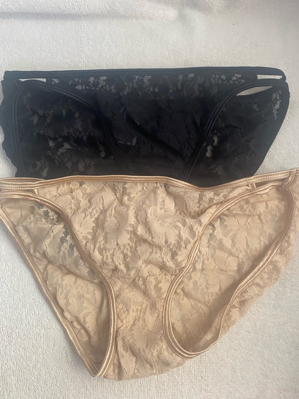 2 Vanity Fair Lace Bikini Panties- Black & Nude - Size 8 XL